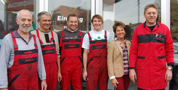 Mitarbeiter der Honda Garage Zollhaus
